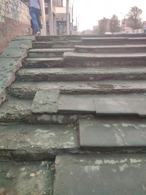 Рязанцы вновь возмутились состоянием пешеходного перехода у ТД «Барс на Московском»